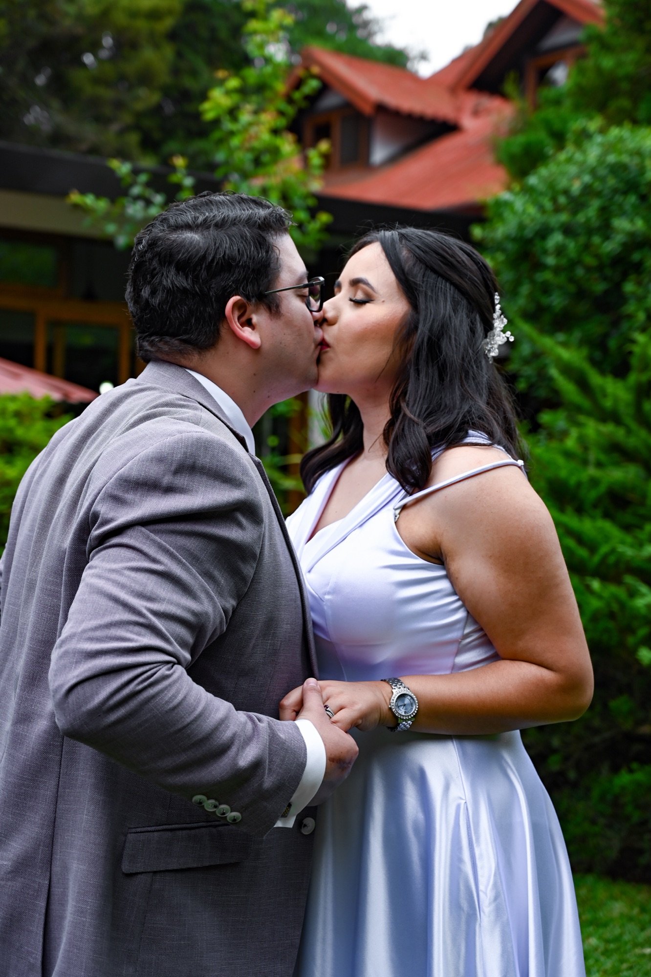 Pareja celebrando su boda
